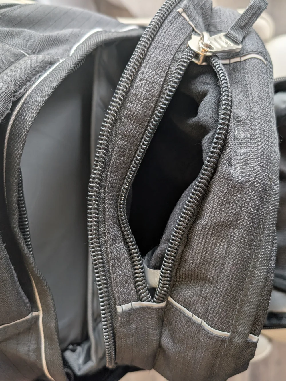 High Sierra Black Unisex Durable Everyday Laptop Backpack w/ Zip Up Pockets